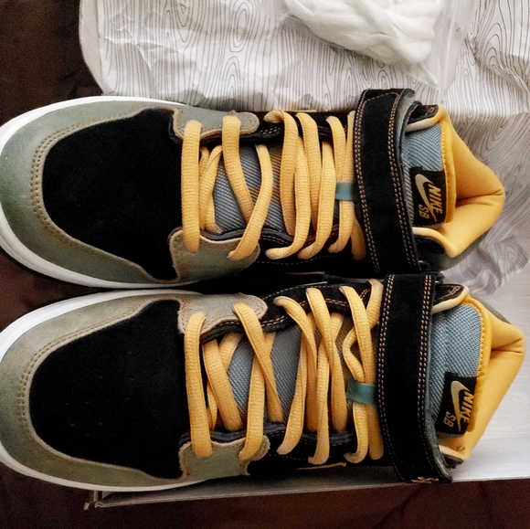 Nike SB Dunk Mid \